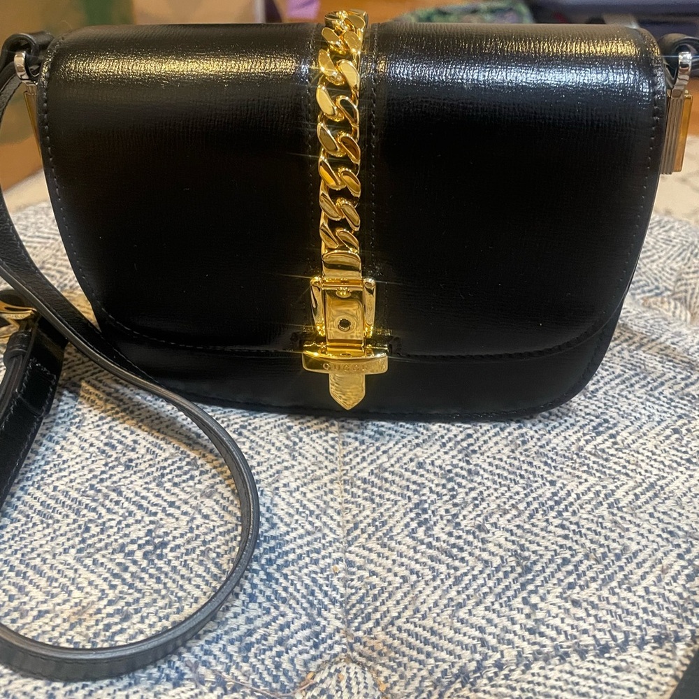 Gucci Ferragamo Steve Madden Giftaway Entry *** 4 SALES TO GO*** - Picture 7 of 14